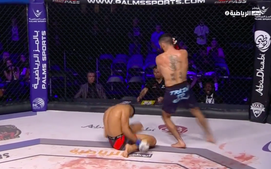 🎥 | WOW! MMA-vechter boekt fraaie zege na comeback uit onmogelijke positie