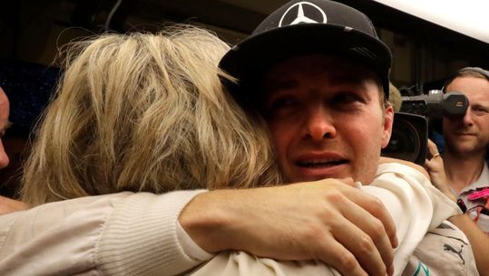 Held! Rosberg bedankt ouders met prachtige beelden uit kindertijd (video)