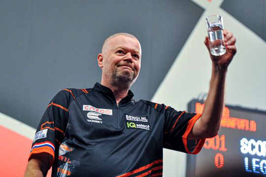 Loting 1e ronde Bahrain Darts Masters: Raymond van Barneveld tegen Japanner