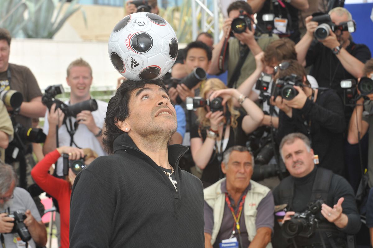 Fans Maradona sturen audio- en videoberichten de ruimte in voor 'Pluisje'