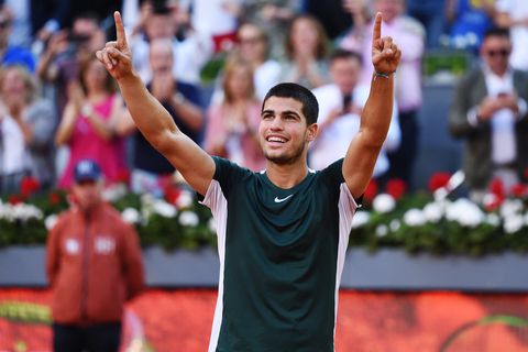 Carlos Alcaraz verslaat Alexander Zverev en wint Madrid Open