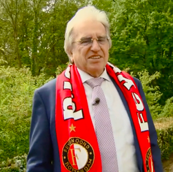 🎥 | Feyenoord-zanger Lee Towers warmt het Legioen op voor Marseille-uit: 'Denk erom!'