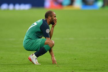 Spurs-held Moura in tranen na terugzien winnende goal (video)