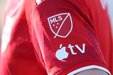 🎥 | Met een knetterende gitaarrif in Music City is de MLS begonnen