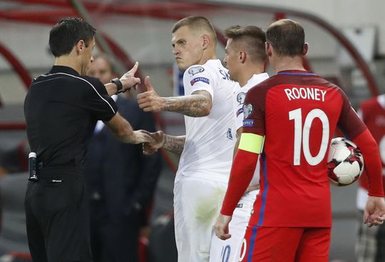 Schandalige overtreding Skrtel op Kane in interland met Engeland (video)