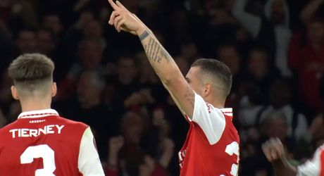🎥 | 1-0: Granit Xhaka schiet Arsenal op voorsprong tegen PSV