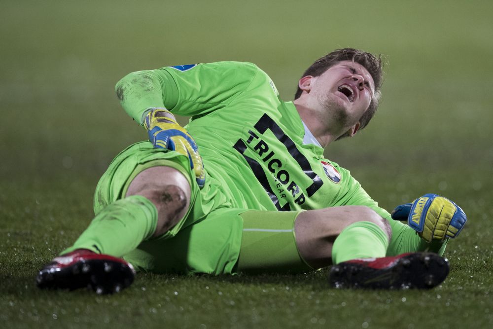 Balen voor Branderhorst: Willem II-goalie lang uitgeschakeld met bovenbeenblessure
