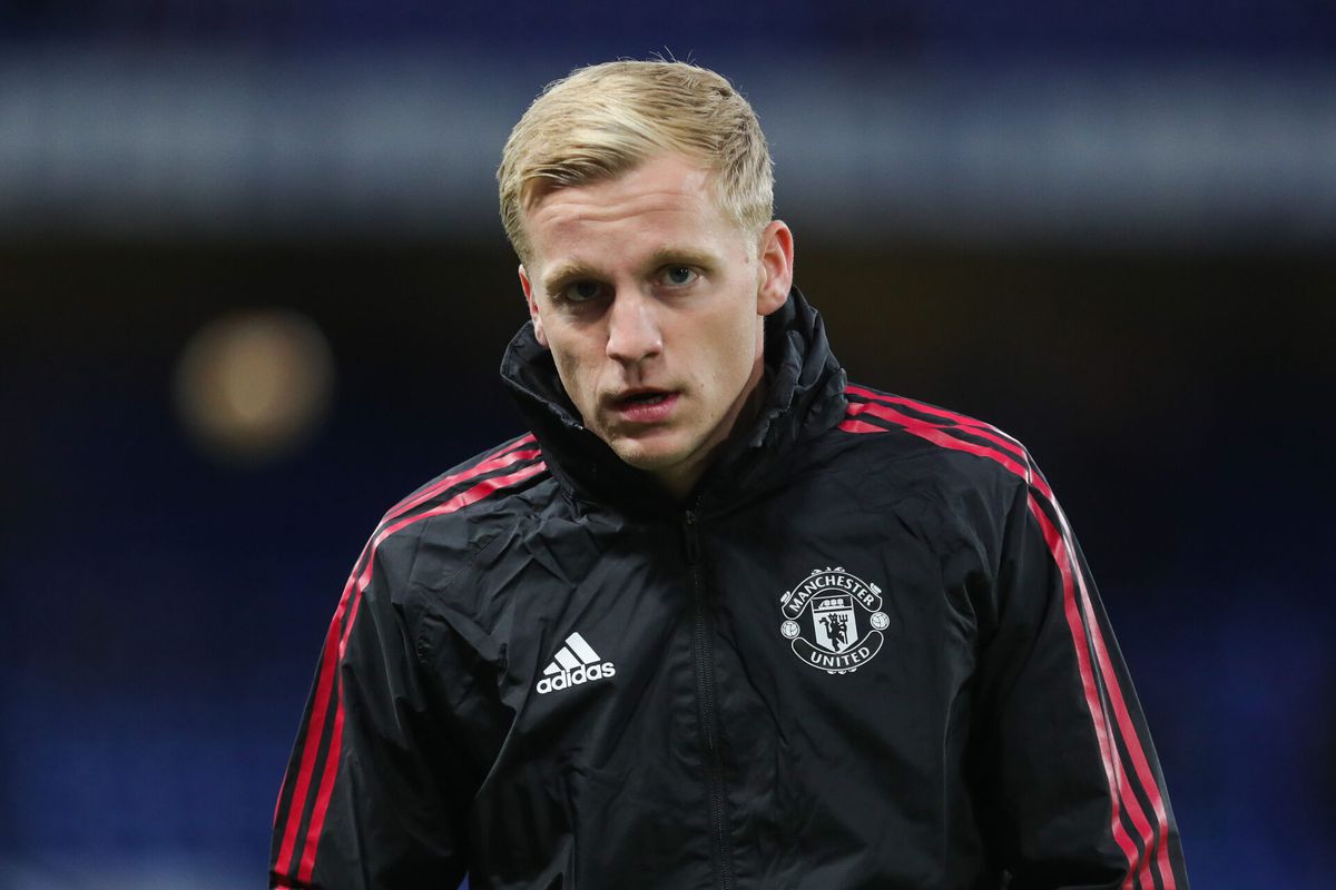 Van de Beek weer terug bij af bij United: zelfs bij schorsing Fernandes 'gewoon' op de bank