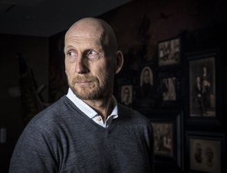 Tuinierende Jaap Stam geeft toe: 'Ging te snel naar Feyenoord'
