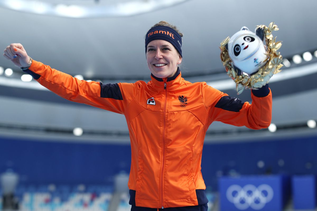 Ireen Wüst in tranen na gouden 1.500 meter: 'Op deze momenten is het extra erg'
