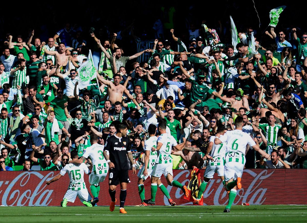 Betis eindigt boven aartsrivaal Sevilla ondanks gelijkspel in enerverende stadsderby (video's)