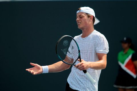 Van Rijthoven geeft op bij kwalificatietoernooi Australian Open, Rus ook weer naar huis
