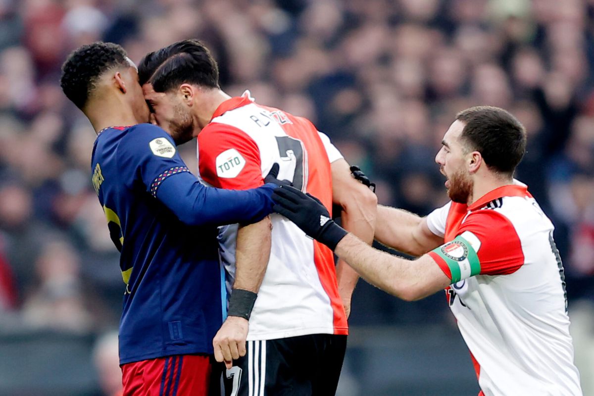Geen winnaar in veelbewogen Klassieker: Ajax nu 5e in de Eredivisie