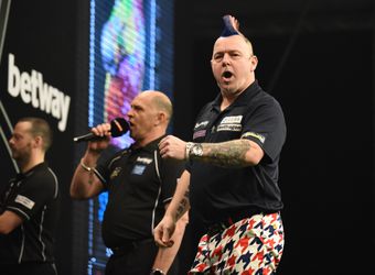 Wright hijgt wereldrecord Van Gerwen in de nek tijdens sublieme pot tegen Lewis