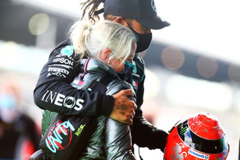 Lewis Hamilton noemt deze 47-jarige vrouw 'het meest geweldige dat me is overkomen'