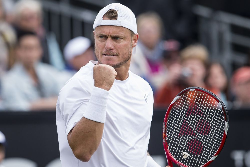 Tennisroutinier Hewitt geholpen door fair play van qualifier (video)