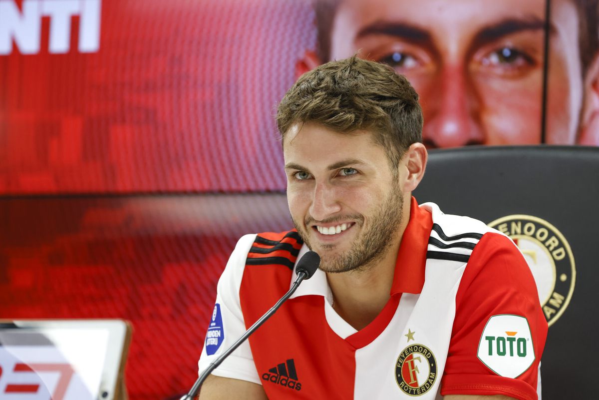 'Santi' Giménez kan niet wachten om voor Feyenoord te spelen: 'Prachtig om hier te zijn'
