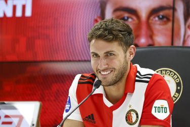 'Santi' Giménez kan niet wachten om voor Feyenoord te spelen: 'Prachtig om hier te zijn'