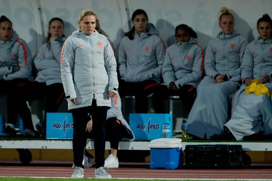 Wiegman ondanks nederlaag dik tevreden: 'Hebben een topwedstrijd gespeeld'