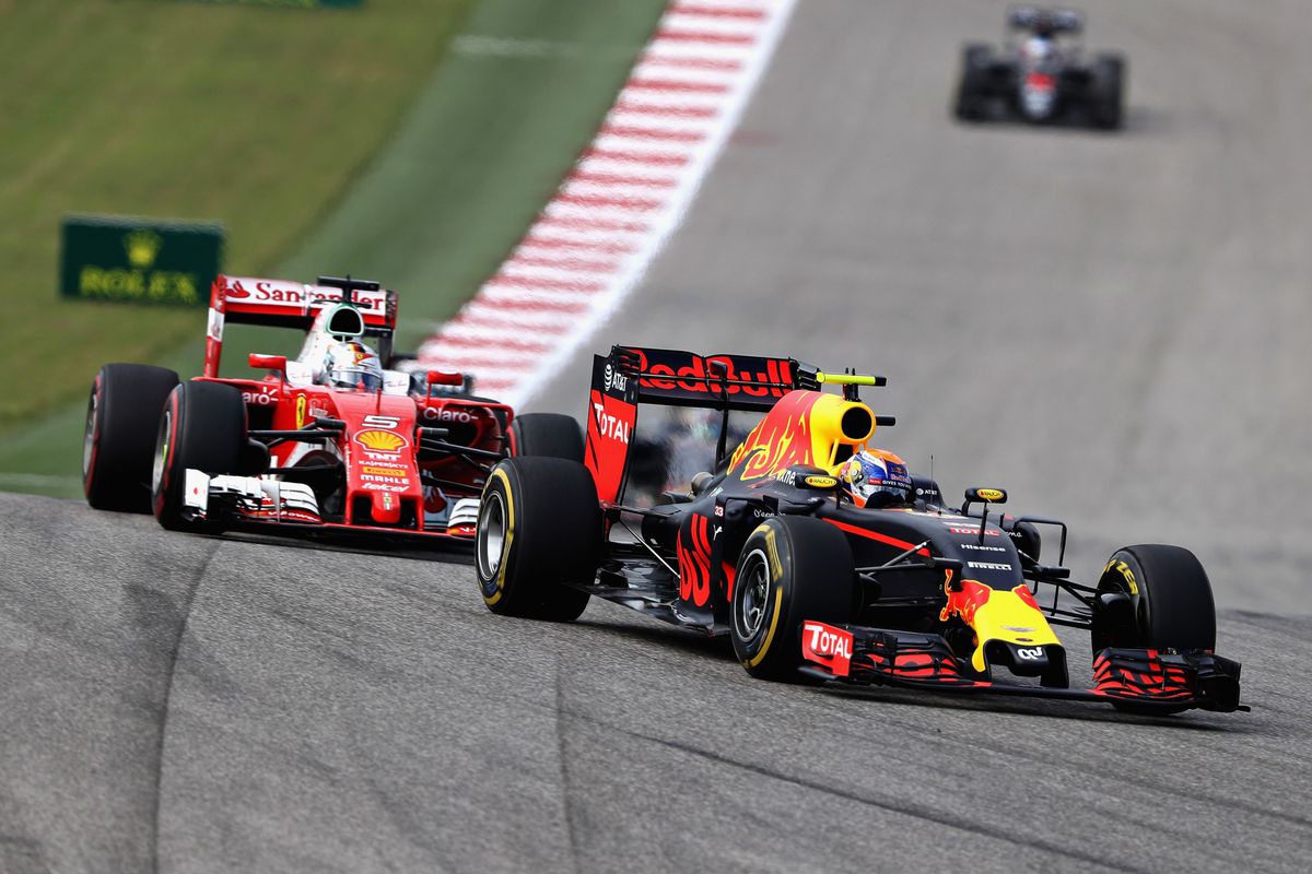 RUZIE! Verstappen en Vettel vliegen elkaar in de haren (video's)