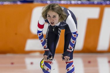 5000 meter: 23-jarige Sanne in 't Hof verrast met kwalificatie voor Winterspelen in Beijing