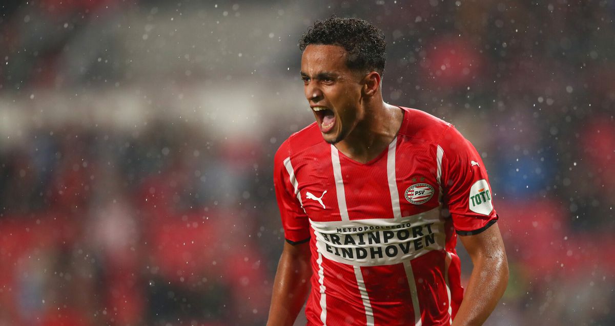 Mohamed Ihattaren blijft met PSV flirten en ontvolgt Ajax-spelers op Insta