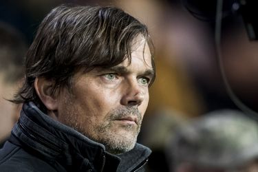 'Ook Cocu op lijstje van Barça'