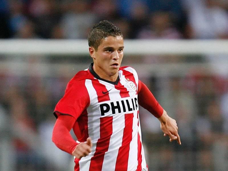 Afellay op eigen verzoek terug bij PSV, geen contract