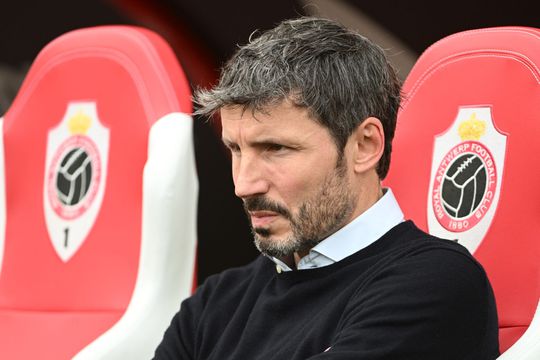 Mark van Bommel opgewacht door gewapende overvaller, maar weet te ontsnappen