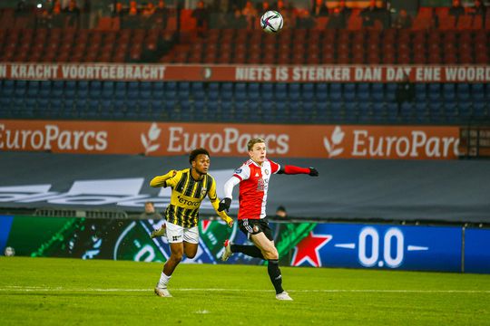 Blundertje van Bijlow leidt zege van Vitesse op Feyenoord in