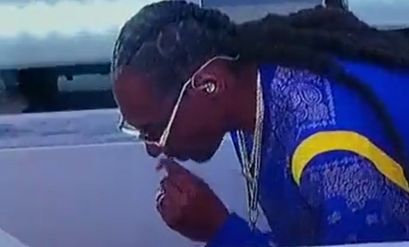 🎥 | Hoe kan het ook anders: Snoop Dogg rookte er eentje voor Halftime Show