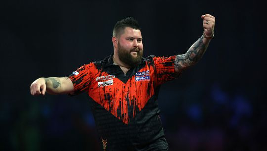 🎥 | Superleg! Michael Smith gooit geweldige 9-darter nadat Michael van Gerwen zíjn 9e pijl mist