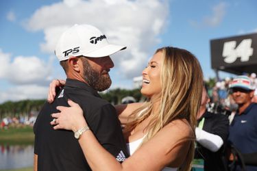 🎥 | WAG de oorzaak van rugblessure Dustin Johnson? 'Ik heb een groter kind opgetild'