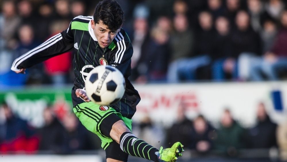 Feyenoord legt talent Hamer langer vast