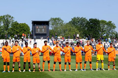Spelers en staflid Oranje onder 19 betrokken bij verkeersongeval