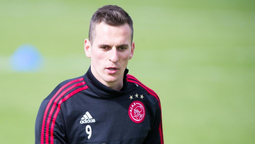 Milik blijft nog 'ff' bij Ajax