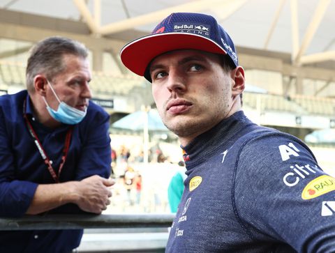 Vettel bekritiseert harde opvoeding van Max Verstappen door vader Jos: 'Helpt het om je kind te slaan?'