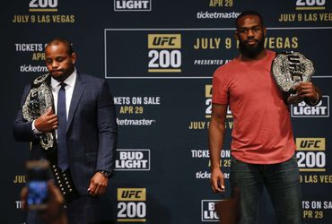 'Cokesnuiver' Jones weer betrapt: verwijderd van UFC200