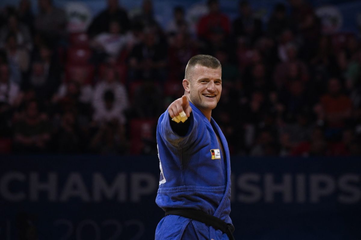 Europees kampioen Michael Korrel plaatst zich bij WK judo voor halve finales