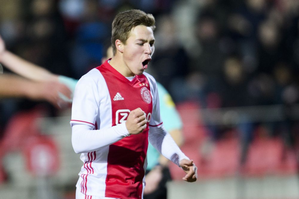 Ajax wint na rust eenvoudig van Juve in Youth League (video)