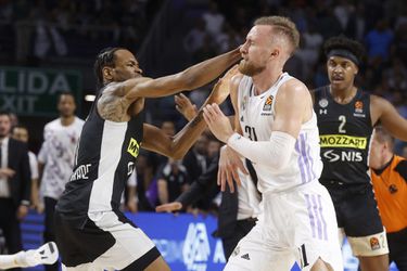 🎥  | Real Madrid tegen Partizan gestaakt door massale vechtpartij