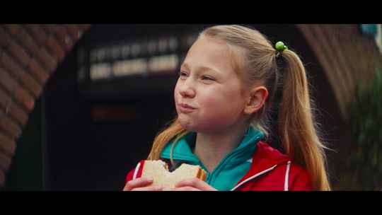 🎥 | Na 'Pietertje' en Lieke Martens is dit nu de nieuwe sportster van de Calvé pindakaas-reclame