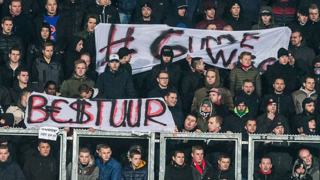 Feyenoord-fans organiseren protestmars tegen bestuur