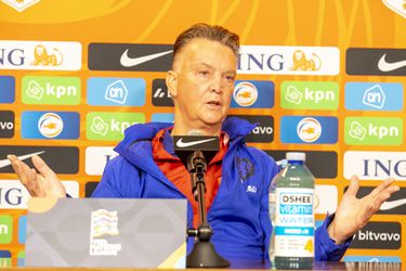 Bondscoach Van Gaal roemt groep bij Oranje, maar is ook kritisch: 'Veel te veel goals tegen'