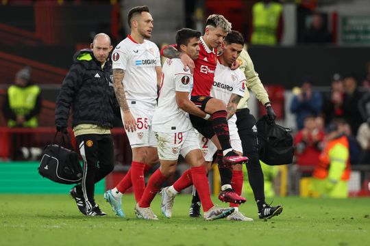 🎥 | Erik ten Hag met handen in het figuurlijke haar na slotfase met eigen goal van Tyrell Malacia