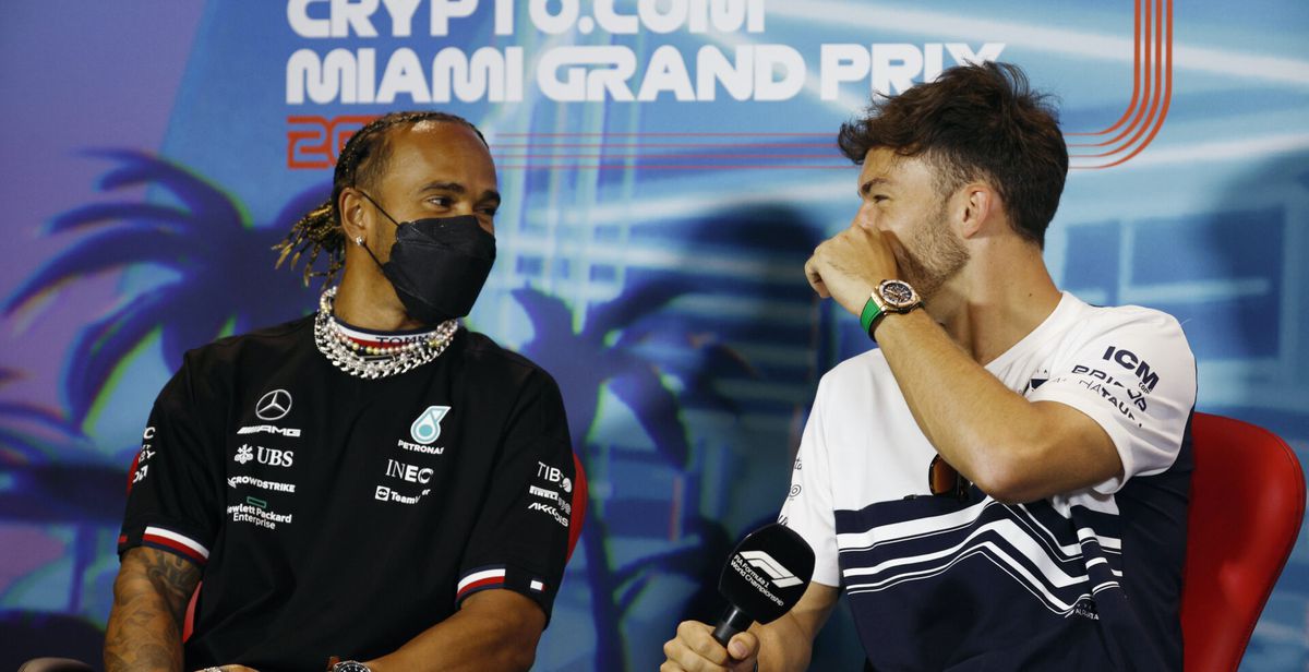 📸 | Lewis Hamilton trakteert FIA op dikke vinger: 'De sport heeft grotere problemen'