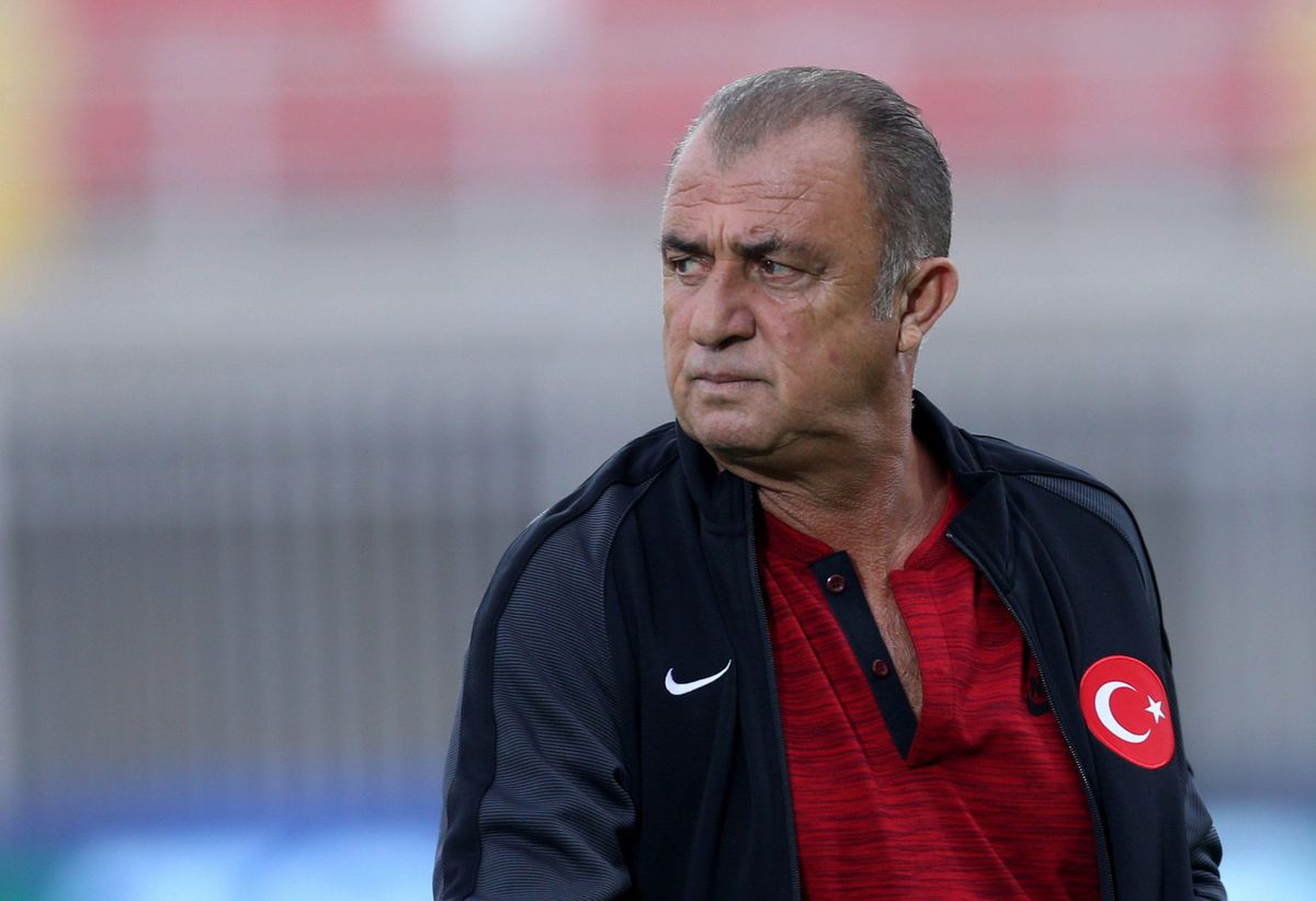 Turkije niet verder met Terim na knokpartij in restaurant (video)