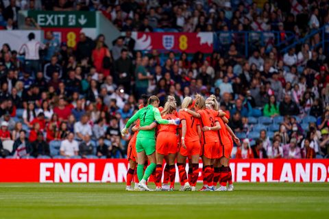 Engelse media vol lof over 'weergaloos' vrouwenelftal en durft het al te zeggen: 'Football is coming home'