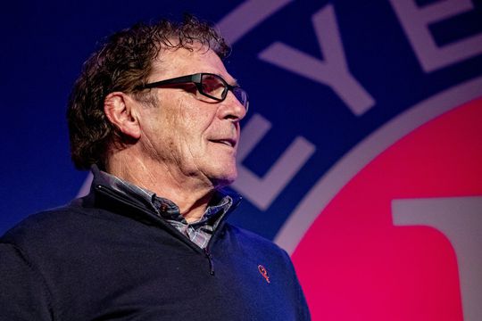 Van Hanegem over De Klassieker: 'Bepaald gedeelte van de fans hoort in een inrichting'