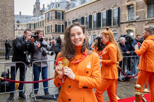 Shorttrackers Selma Poutsma en Melle van 't Wout werden in bed bij elkaar betrapt door Jeroen Otter